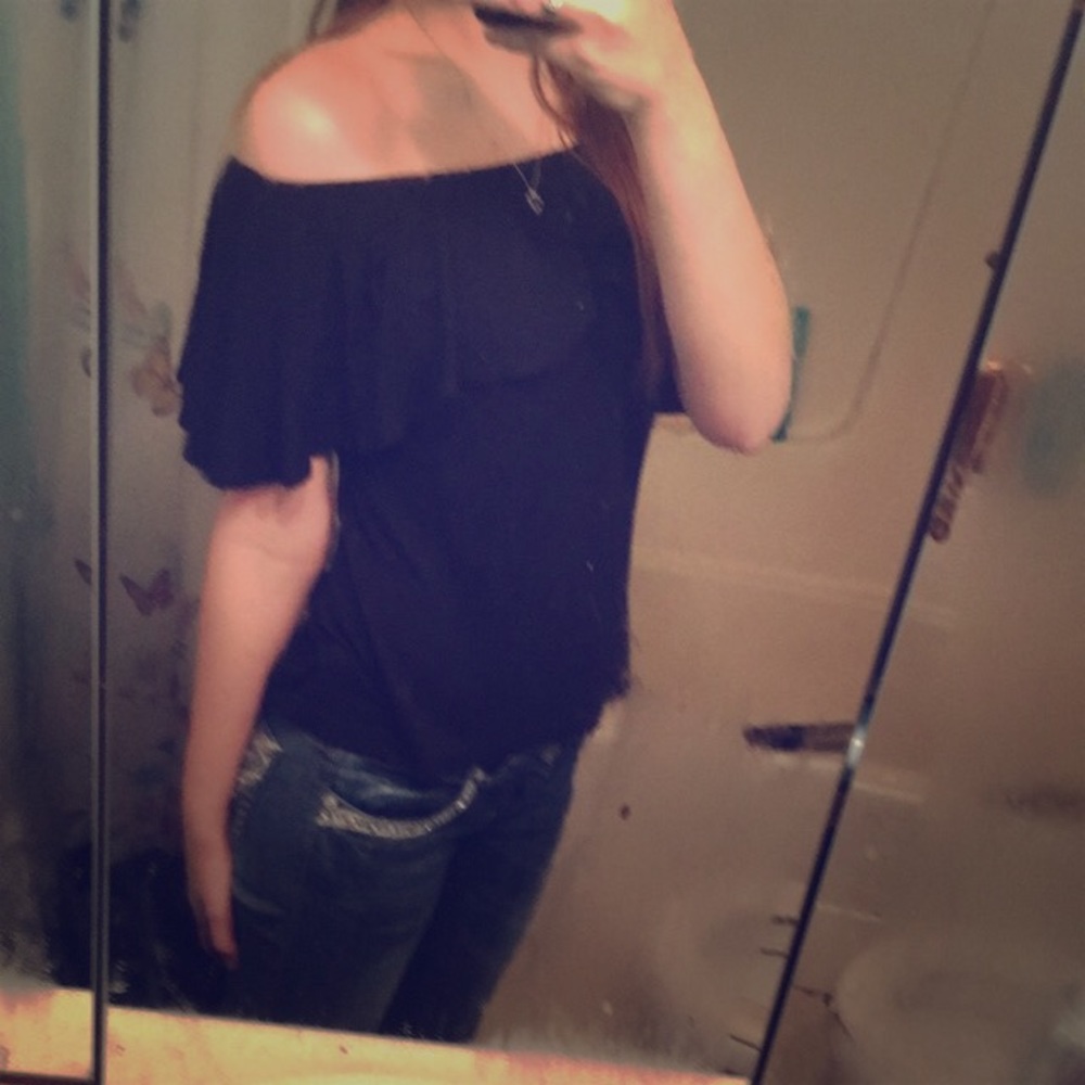 Off shoulder shirt